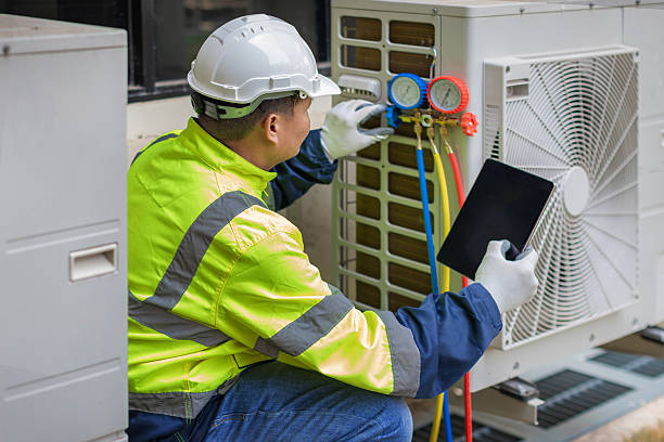 Professional Hvac technician working in Crowley, TX